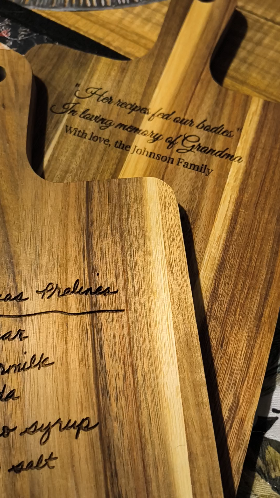 <h3>Custom Handwritten Recipe Acacia Wood Cutting Board, Engraved Heirloom Gift</h3>